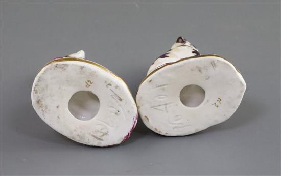 A pair of Rockingham porcelain figures of pointers, c.1830, H. 7.2cm